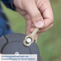 Handwechsel von Kunststoffmessern ohne Werkzeug im Handumdrehen