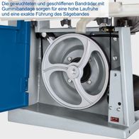 Bandsäge mit geschliffenen und gummiarmierten Bandrädern für präzise Führung und hohe Laufruhe
