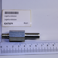 Lagerbundbolzen von Scheppach, gezeigt von der Seite mit einem Maßstab zur Größenbestimmung.