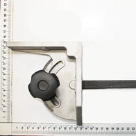 Querschneidlehre von Scheppach, gezeigt von vorne auf weißem Hintergrund.