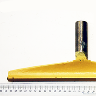 Werkzeugauflage Ø25 von Scheppach, gezeigt von der Seite mit einem Lineal zur Größenveranschaulichung.