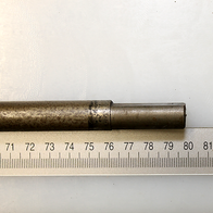 Antriebswelle von Scheppach, gezeigt von der Seite auf weißem Hintergrund.