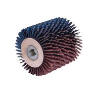 Scheppach Schleifstreifenbürste (DIY) von vorne gezeigt. Bürste mit abwechselnden blauen und braunen Streifen, zentraler weißer Kunststoffring mit Loch.