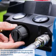 Druckminderer und zwei Druckmanometer für präzise Arbeitsdruckregelung in Akku-Kompressor