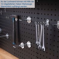 An der Lochwand können mit Hilfe der 12 mitgelieferten Haken Werkzeuge übersichtlich aufgehängt werden.
