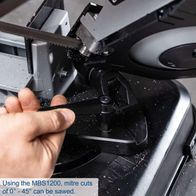 The Metal Band Saw MBS1200 allows mitre cuts from 0° to 45°.
