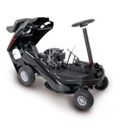 Aufsitzrasenmäher MR224-61 Scheppach, Ansicht von vorne rechts. Der Rasenmäher hat einen 224ccm Motor und einen 61cm Schnittbreite. Der Fangsack fasst 150 Liter. Der Mäher hat einen Elektrostarter.