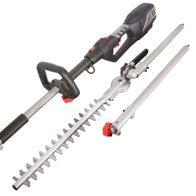 Elektro Heckenschere TPH900 von Scheppach. Gezeigt von der Seite mit Griff und Schwert. Inklusive Verlängerungsstange.