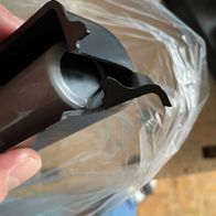 Ein Schneckenrad-Antrieb von Scheppach, gezeigt von der Seite. Der Antrieb ist in einer durchsichtigen Verpackung.