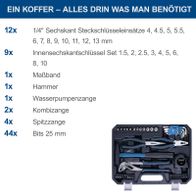 Der Werkzeugkoffer TB90 von Scheppach enthält 12 Sechskant-Steckschlüssel-Einsätze (4-13 mm), 9 Innensechskantschlüssel (1.5-10), ein Maßband, einen Hammer, eine Wasserpumpenzange, 2 Kombizangen, 4 Spitzzangen und 44 Bits (25 mm).