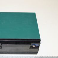 Batterie 20Ah 12V von Scheppach. Die Batterie wird von der Seite gezeigt.