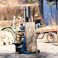 Der Scheppach Holzspalter stehend Compact 12t verfügt über eine robuste Bauweise mit stabilen Metallteilen und einer effektiven Spaltvorrichtung. Die Maschine ist für eine hohe Leistung ausgelegt und bietet eine zuverlässige Funktion.
