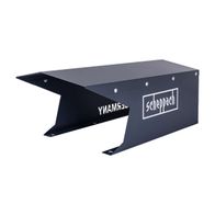 Garage für Rasenmähroboter RoboHome mit seitlichem Einfahrschutz und Befestigungslöchern für sicheren Stand.