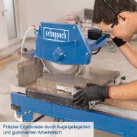 Präzise Ergebnisse durch kugelgelagerten und gummierten Arbeitstisch. Scheppach Steintrennmaschine HSM4000 mit 800mm Schnittlänge und 110mm Schnitthöhe. Inklusive Wasserpumpe und Anschlag.