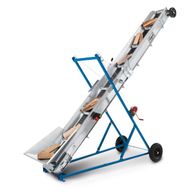 Scheppach Förderband mit Holzstapeln für Transport und Abtransport