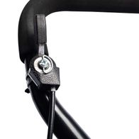 Detailansicht einer Scheppach-Rüttelplatte mit Handbetätigung und Halterung für Fahrvorrichtung