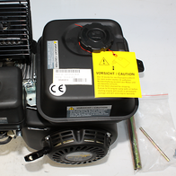 Scheppach-Gasmotor mit Warnaufkleber und Zubehör für Außenbereichsgeräte