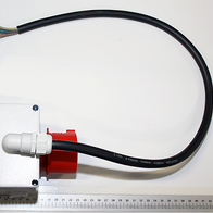 SSKBR 380-420V/50Hz Schaltsteckerkombination von Scheppach. Gezeigt von vorne mit Messschieber zur Größenveranschaulichung.