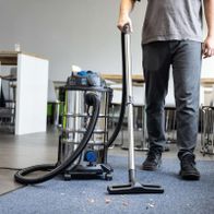 Elektro Nass-/Trockensauger VC30 Premium Scheppach mit 1200W Leistung, 3m Schlauchlänge, 6m Anschlusskabel und 30L Fassungsvermögen. Erzeugt einen Saugdruck von 20kPa.