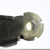 Riemenabdeckung von Scheppach, Ansicht von hinten, mit Befestigungselementen und zentraler Öffnung.