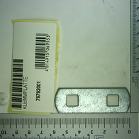 Klemmplatte von Scheppach, Artikelnummer 79792001, mit Befestigungslöchern und Barcode.