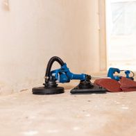 Scheppach Wand- und Deckenschleifer mit Rund- und Eckkopf sowie Sandpapierstifte