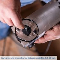 The paint remover LFR720 Scheppach features a continuous adjustment of the milling depth from 0 to 0.3 mm. It has a soft grip surface and includes 4 reversible blades.