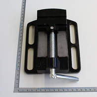 Scheppach Schraubstock mit Backenbreite 70 mm und Spannbereich 68 mm. Gezeigt von oben.