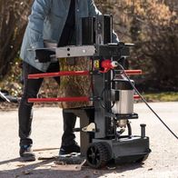 Der Holzspalter PX-CS 8t Practixx von Scheppach mit praktischem Handgriff und robustem Design. Geeignet für Meterholzspalter 1070mm x 350mm. Leistung: 3500W, Spaltkraft: 7,95t.