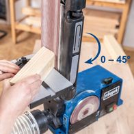 Der Scheppach Band- und Tellerschleifer BTS800 bietet einen einstellbaren Winkel von 0 bis 45 Grad. Die Schleiffläche ist 100 x 915 mm groß.