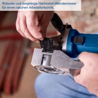 Robuster Hartmetall-Wendemesser für Lackfräse LFR720 von Scheppach, gezeigt beim Einsatz