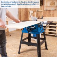 Die Tischkreissäge HS254 von Scheppach ermöglicht das Bearbeiten größerer Werkstücke durch beidseitig angebrachte Tischverbreiterungen.