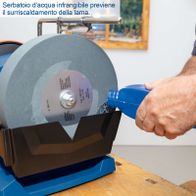 The Scheppach Wet Bench Grinder Tiger 7000S features an unbreakable water tank that prevents the grinding wheel from overheating.