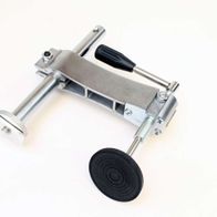 Scheppach-Werkzeug mit Lenkstange und Rad für präzise Positionierung