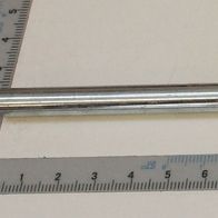 Schaltstange Ø8x361 von Scheppach. Die Stange ist 36 cm lang und liegt neben einem Lineal zur Größenveranschaulichung. Die Stange wird von links nach rechts gezeigt.