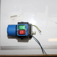 Ein Scheppach-Schalterstecker-Kombination SSKMSS 230/50 MSS 10 A 10A, von vorne fotografiert.