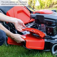 The side ejector of the petrol lawnmower MS161-46 Scheppach can be easily attached or detached.