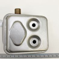 Auspuff mit drei Öffnungen, von oben fotografiert. Maße: ca. 10 cm x 7 cm.