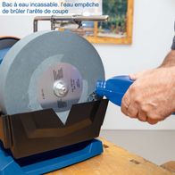 The wet grinding system TIGER 5000S by Scheppach features an unbreakable water tank that prevents the cutting edge from burning.