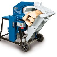 Wippsäge KW7 Scheppach, 700 mm Sägeblatt, 400V 7500W, Keilriemenantrieb, Ansicht von schräg vorne.