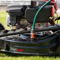 Der Scheppach Benzin Rasenmäher MS225-53 mit Easy Clean-Reinigungsfunktion über Wasseranschluss. Schnittbreite 53 cm.