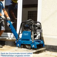 Vibrierende Scheppach-Platte mit 6 kW Leistung, inklusive Fahrvorrichtung und Gummiunterlage für selbstständige Pflasterarbeiten