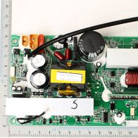 Aufgebaute Platine mit elektronischen Komponenten und Lautsprecheranschluss
