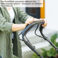 Der Radantrieb unterstützt optimal während des Mähvorgangs, besonders an steileren Rasenflächen.