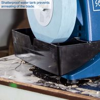 The Wet Grinding System TIGER 2000S by Scheppach features a shatterproof water tank that prevents annealing of the blade.