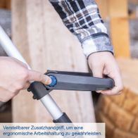 Verstellbarer Ergonomie-Handgriff für bessere Arbeitshaltung beim Einsatz der Scheppach-Unkrautfugenbürste