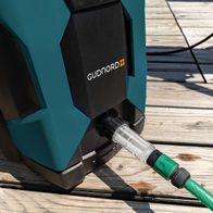 GUDNORD Hochdruckreiniger mit praktischem Schlauchanschluss für einfache Handhabung. Ideal für effektive Reinigung.