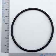 O-Ring Ø 51 mm x 2,5 mm, von vorne fotografiert, neben einem Lineal zur Größenveranschaulichung.