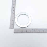 Spannscheibe-Vorritzer 42x2,5 von Scheppach. Gezeigt von der Seite neben einem Lineal zur Größenveranschaulichung.