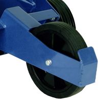 Ein blaues Scheppach-Transportrad mit zwei großen schwarzen Reifen. Das Rad ist Teil des Fahrvorrichtungs-Kits.